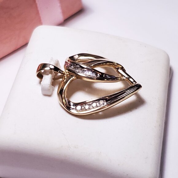 Estate .15ctw Natural Rd & Bag Diamond Overlaped 10Kt Y/Gold Heart Pendant#20729